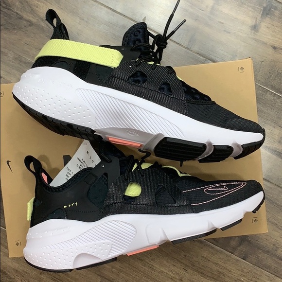 black and pink huaraches